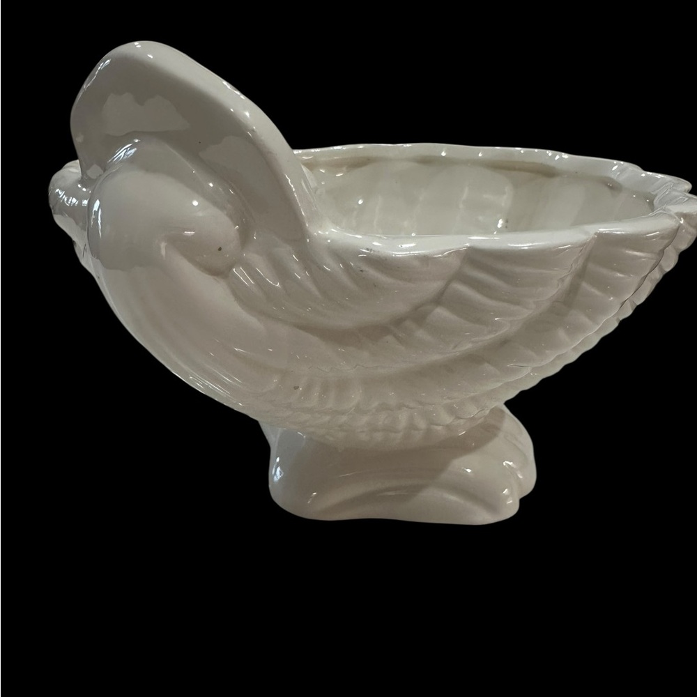 White Clam Sea Shell Bowl Rippled Ceramic with Shell Pedestal Excellent